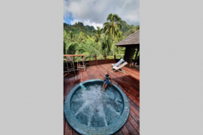 Luxurious Tropical Moorea Villa